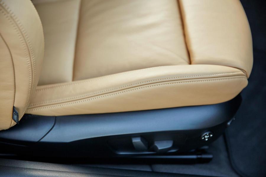 Детали интерьера BMW M3 Coupe (E92) 2008 года  (фото 46 из 83)